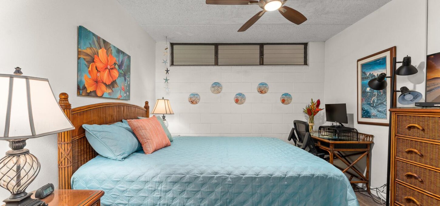 Split AC in bedroom. Brand NEW King sized Serta mattress and platform bed!