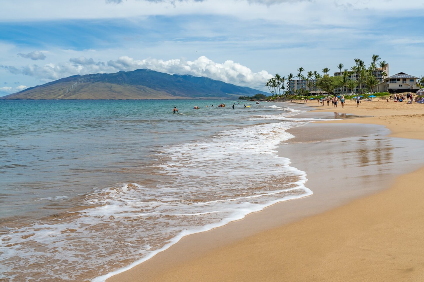 Another great view of Kamaole II beach! (across the street from Kihei Akahi).  Take in the amazing sunset every night!