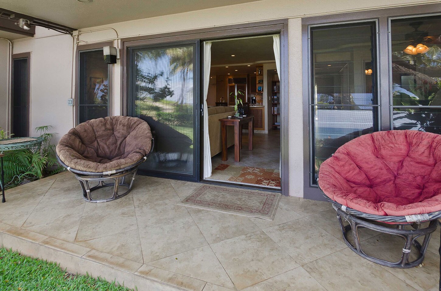 front lanai - a few steps over grass to beach