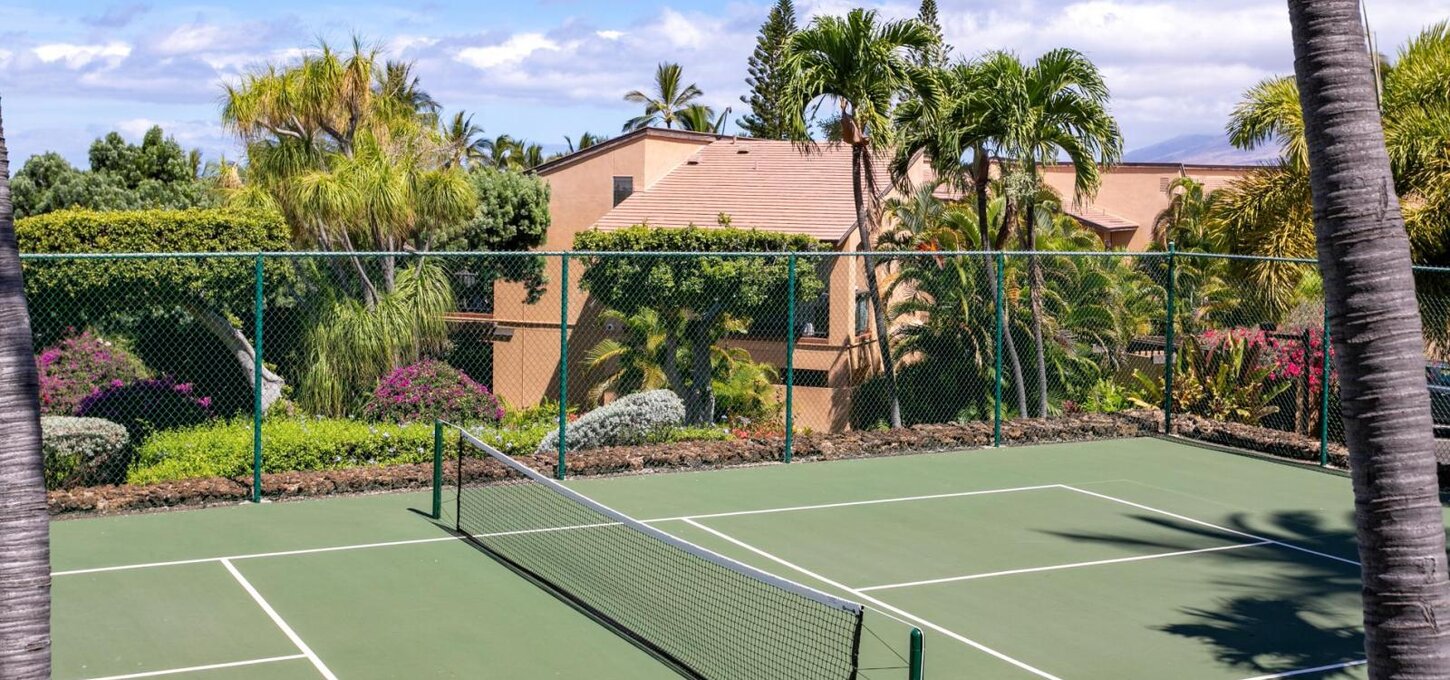Tennis/pickleball court, 4 pools and bbqs throughout the village!  Paradise!