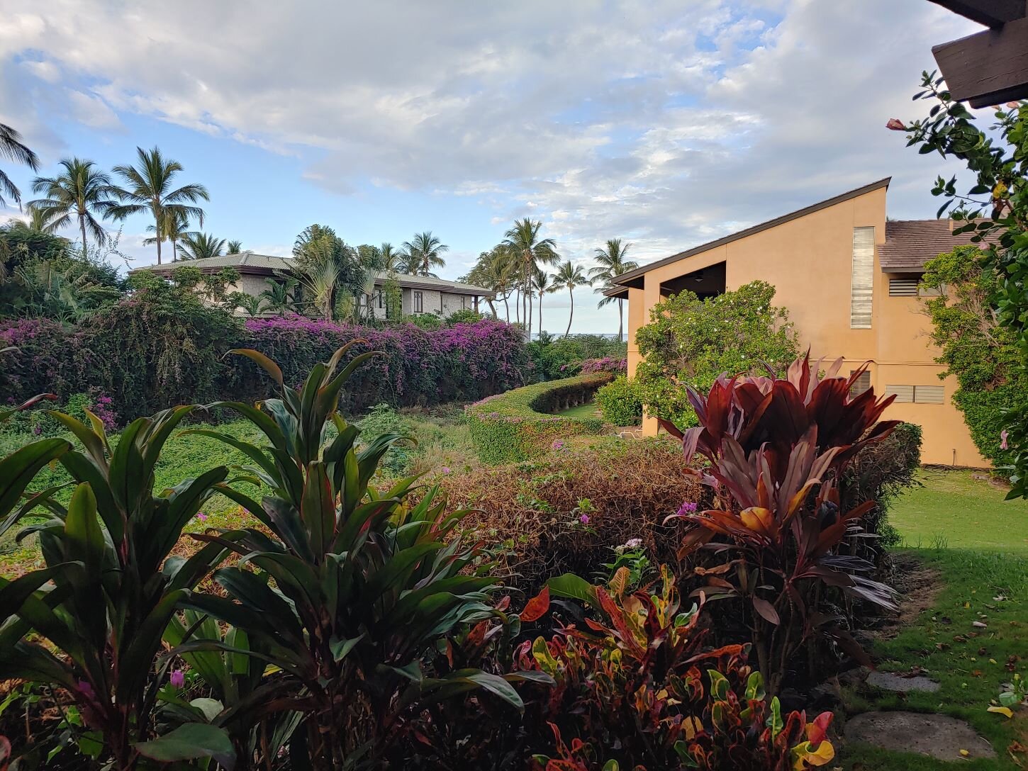 Ocean view from your large and very private lanai. View of Haleakala Creek.