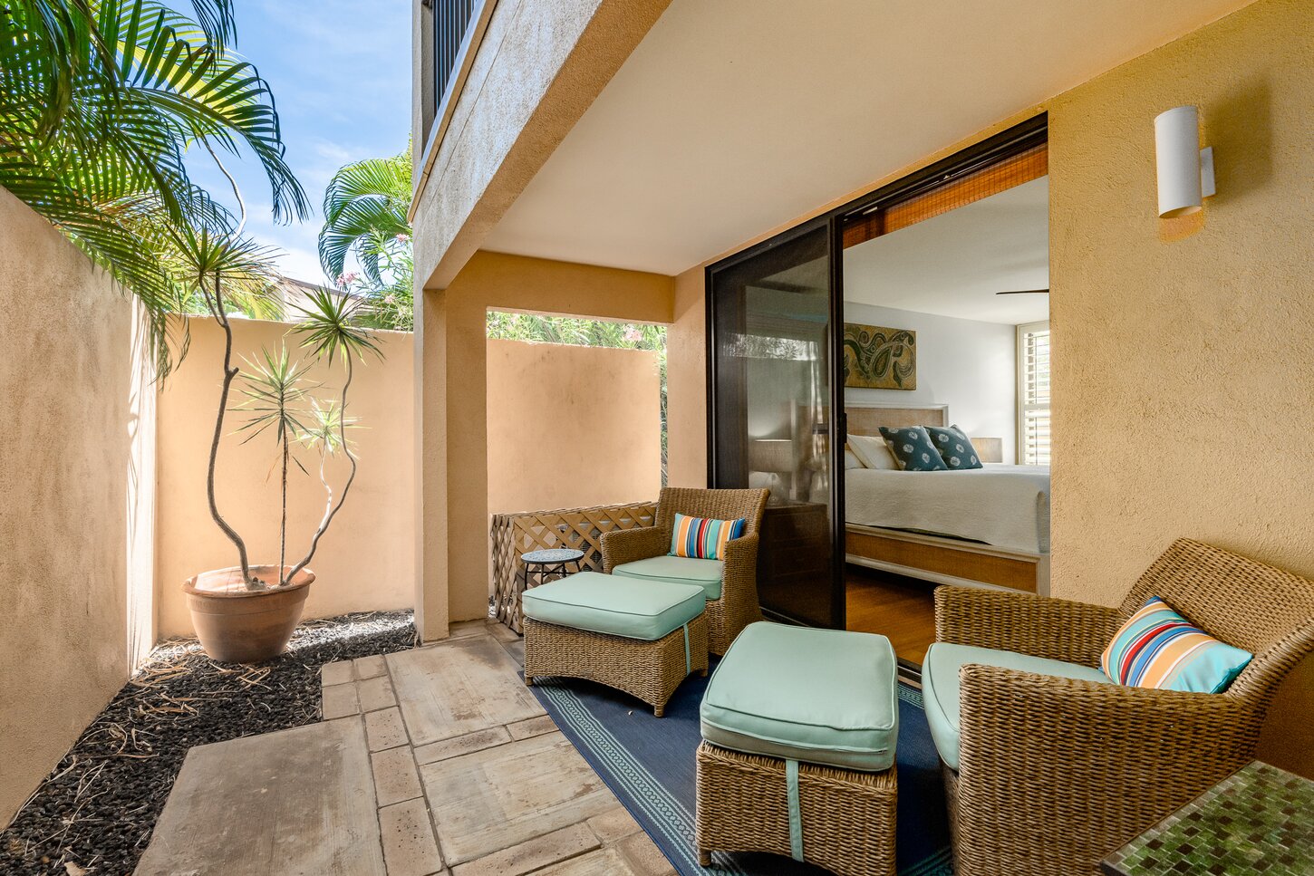 A private second lanai is just off the bedroom. Please water our rosemary bush while you are reading and relaxing!