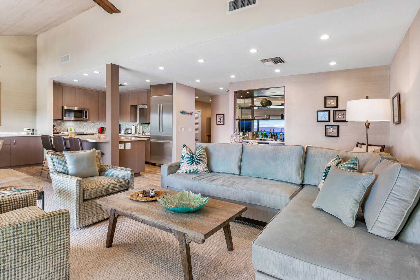 Living area with queen-sized sleeper sofa