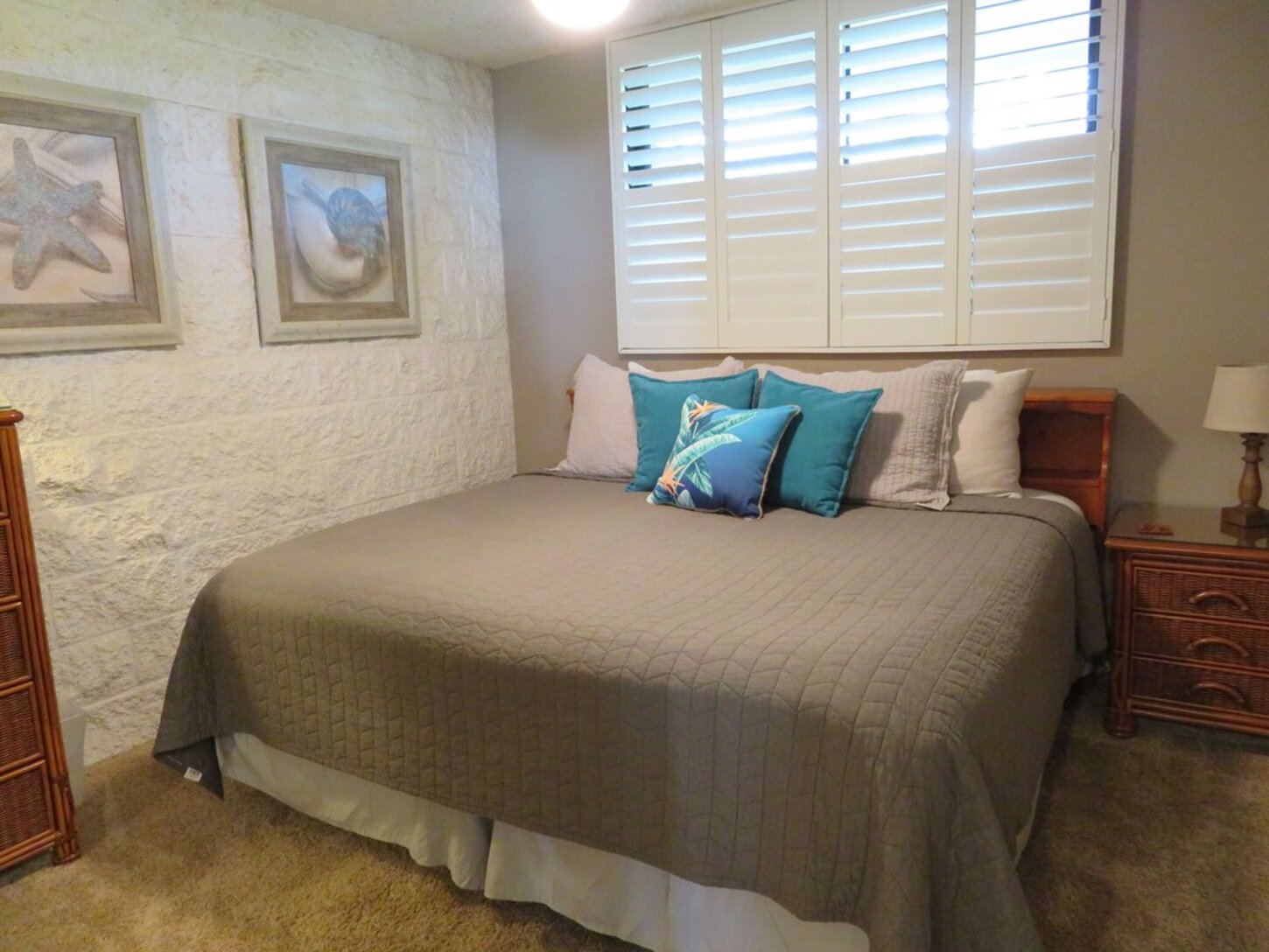 Guest bedroom in King bed configuration (converts to 2 twin beds also)