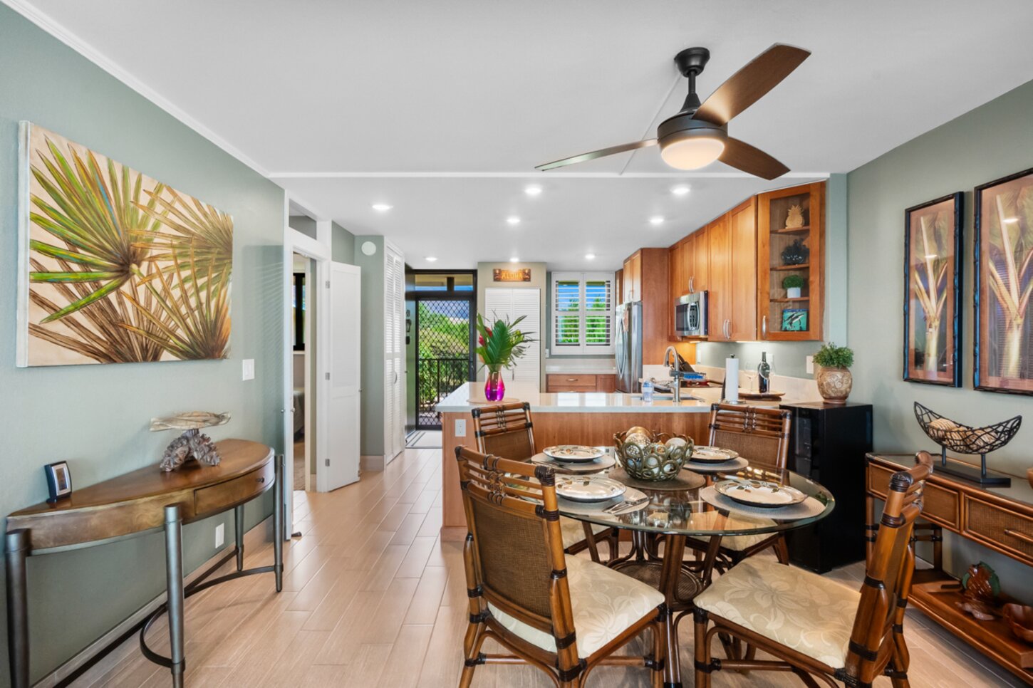 Dining room with corner wine cooler