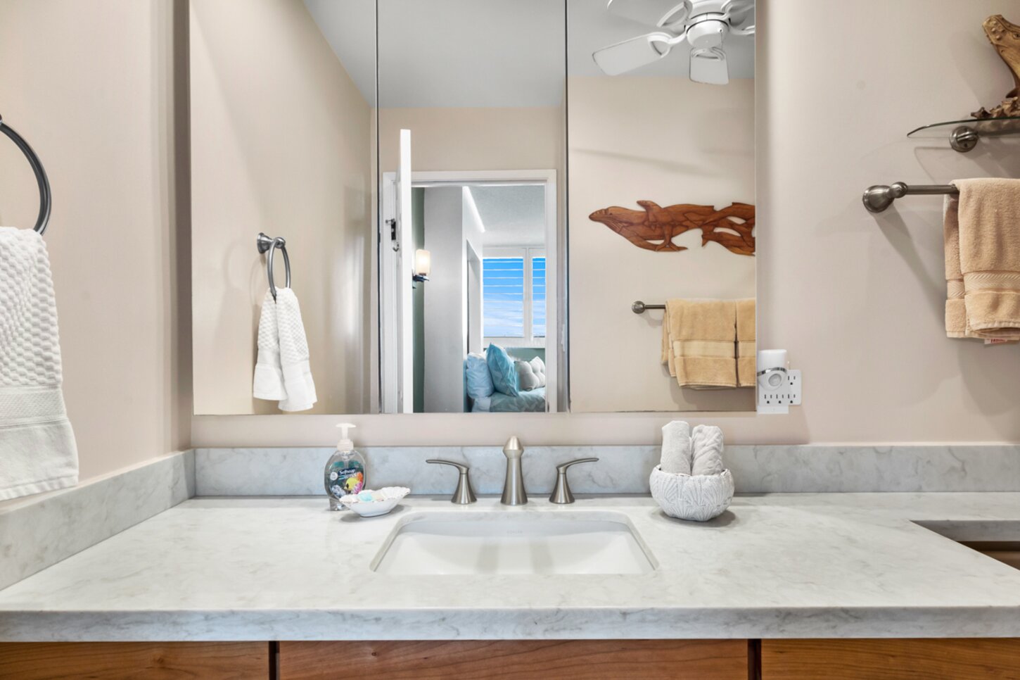 Main bathroom connected to main bedroom