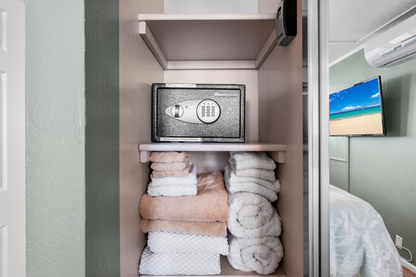 Lockable safe for valuables