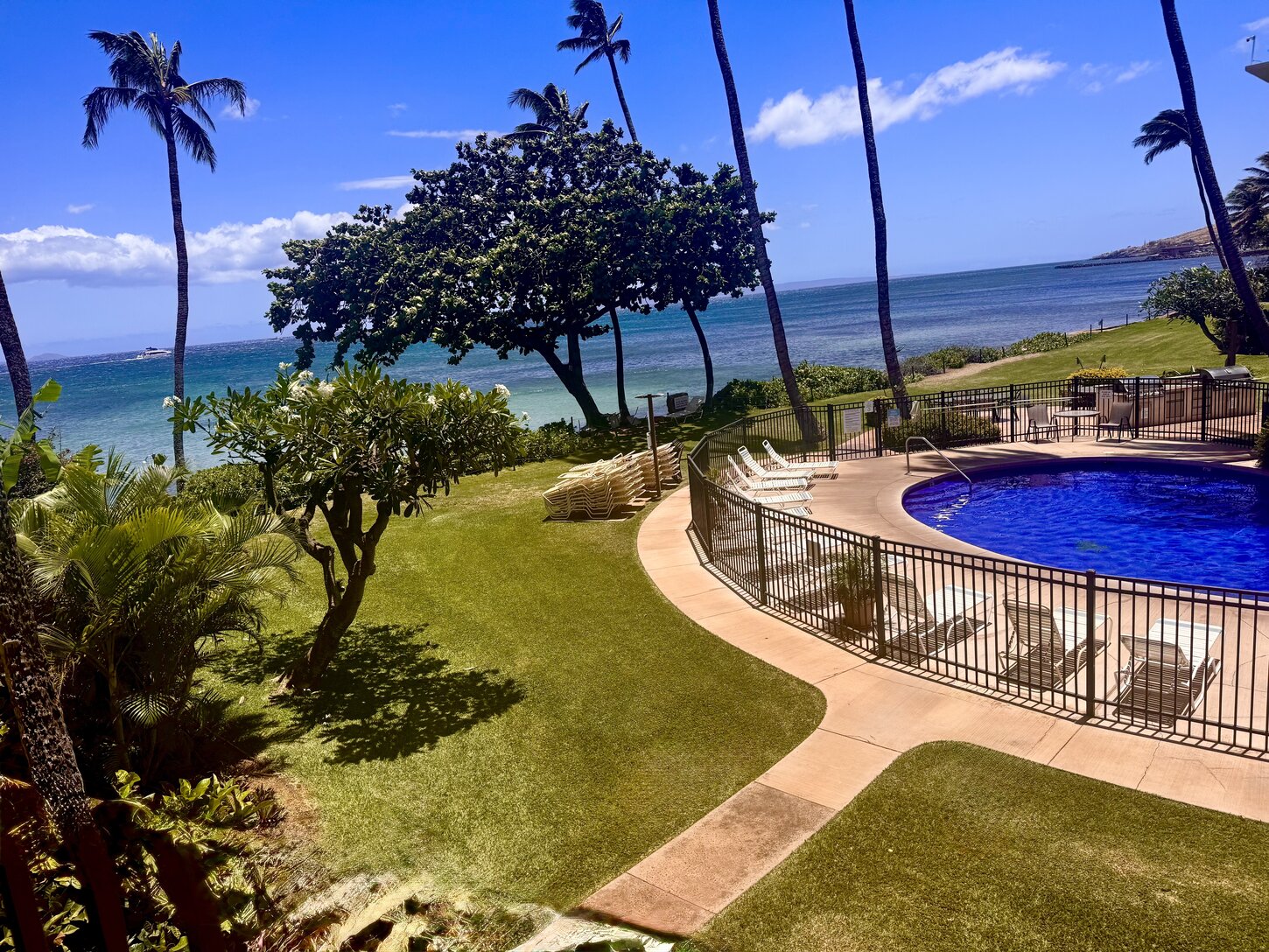 Pool and oceanview from lanai