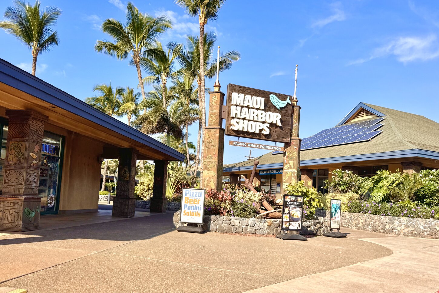 Shops at the Harbor