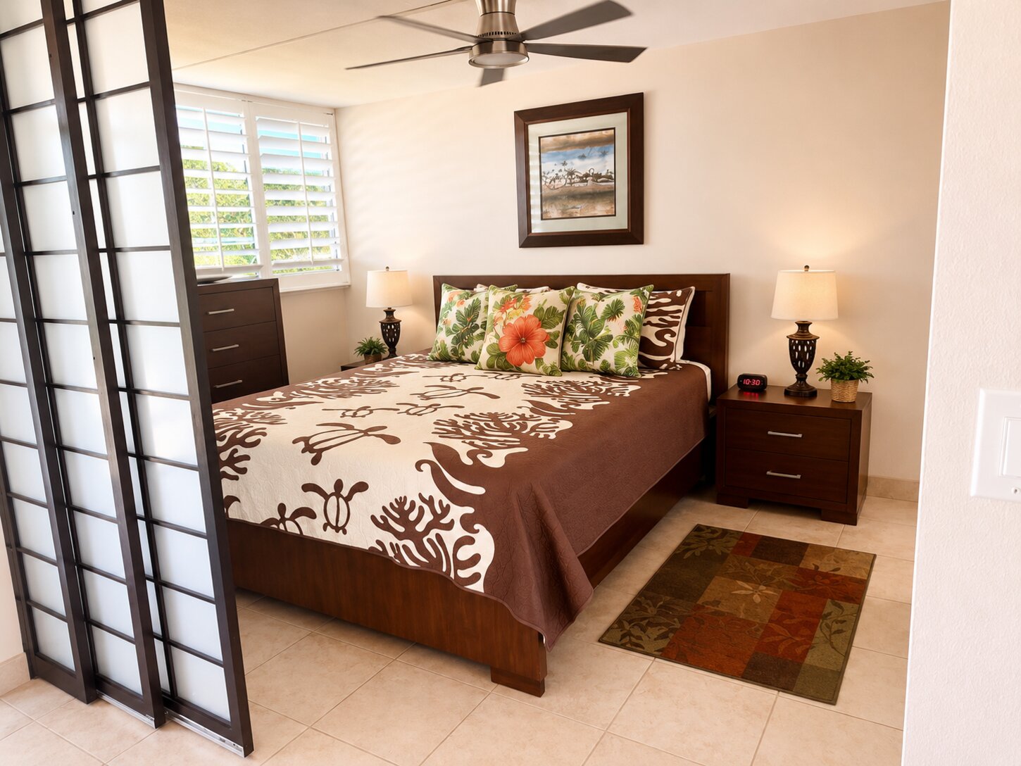 Main bed room showing shoji doors that close