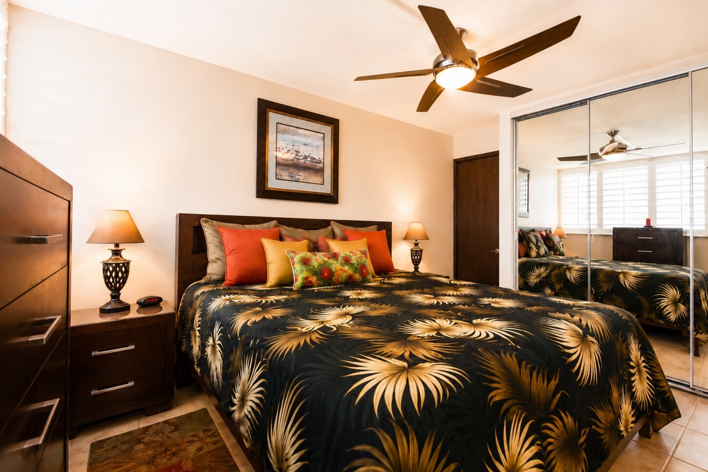Tropical main bread room  with king bed and main bath room attached