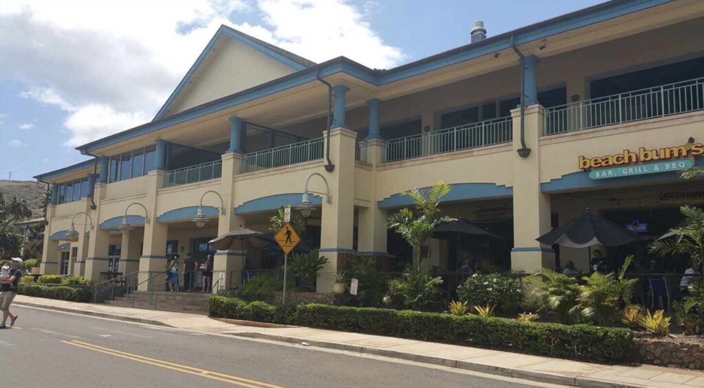 Ma'alaea Shops and Restaurants and Boss Frogs rentals