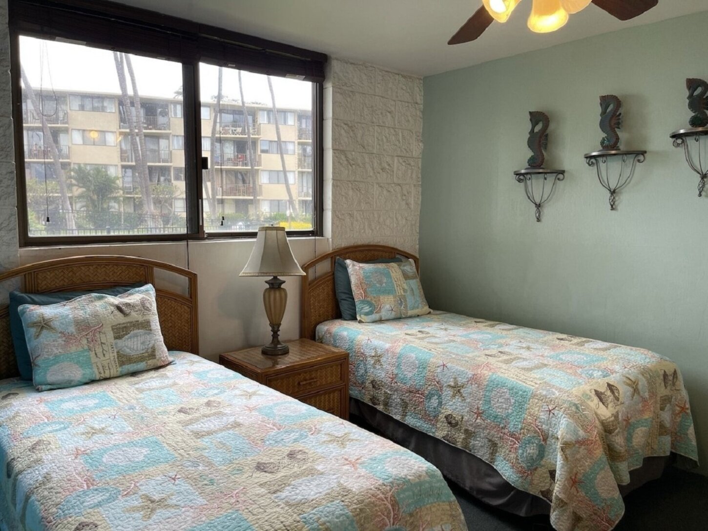 Our 2nd bedroom's window faces the pool, not noisy parking lot like other units.