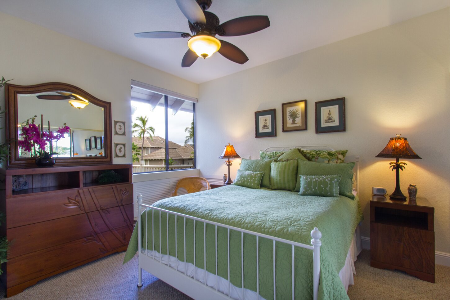 Bedroom with Queen Bed