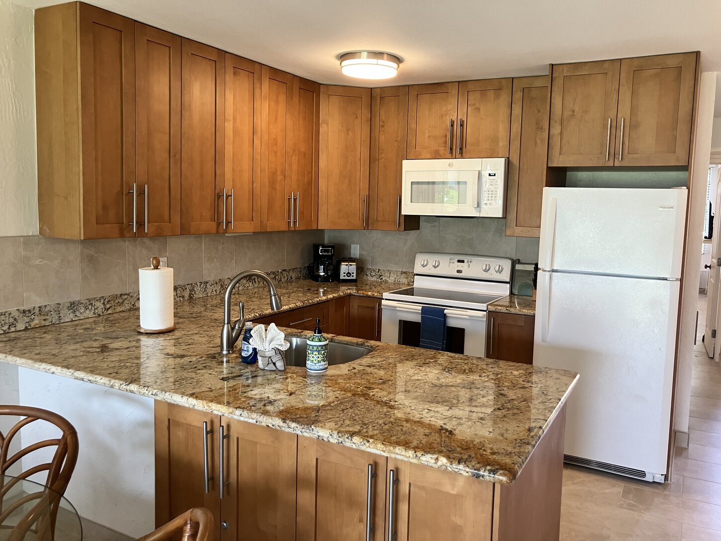 Spacious, clean, bright and well equipped kitchen