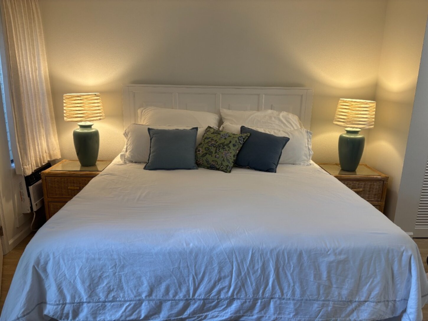 Comfy king bed!