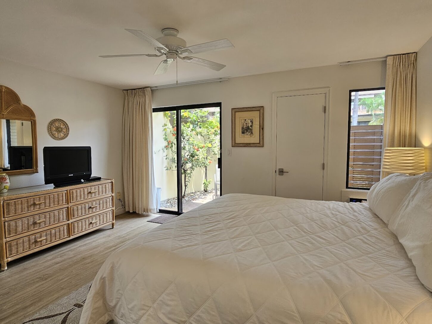 Access to back lanai!