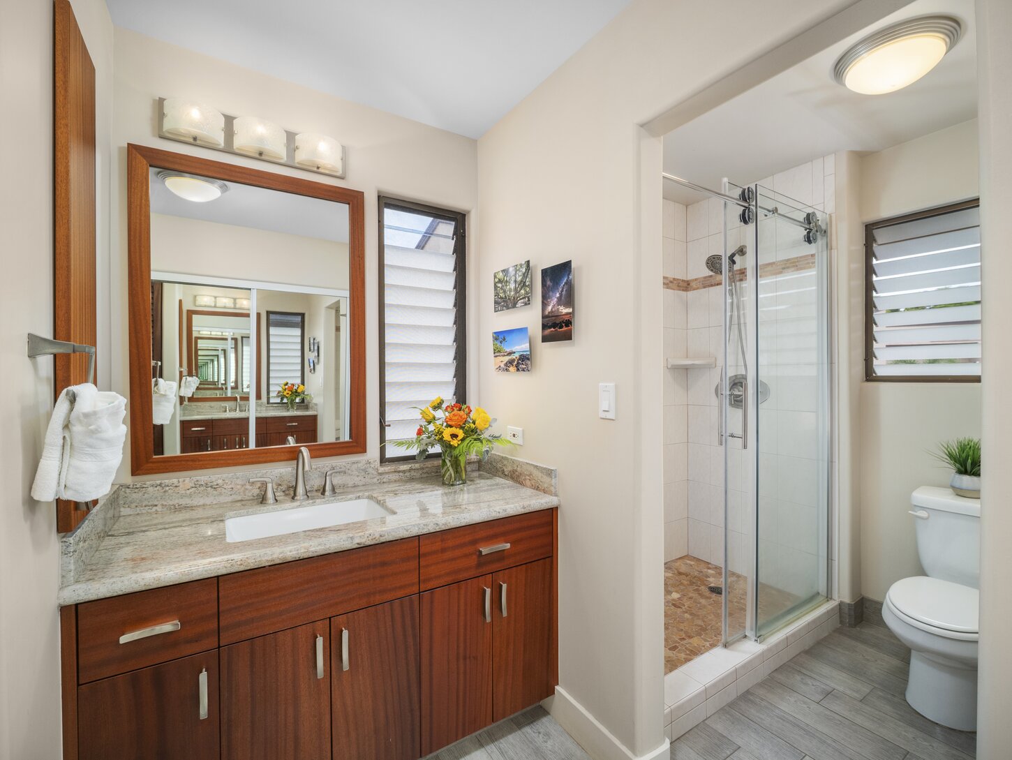 Main bathroom. 