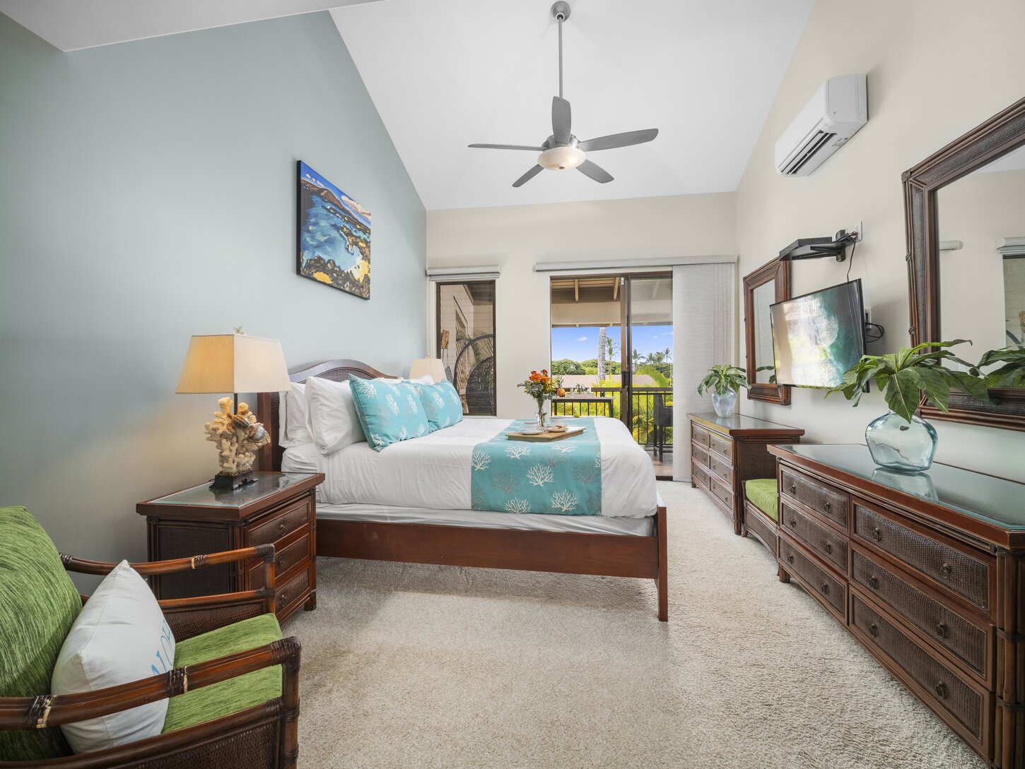 Primary suite with access to lanai!