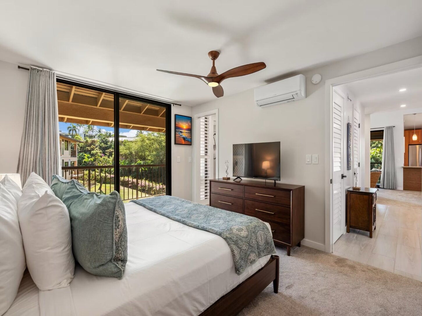 Master BR - King Bed, Private Lanai w View & Split AC