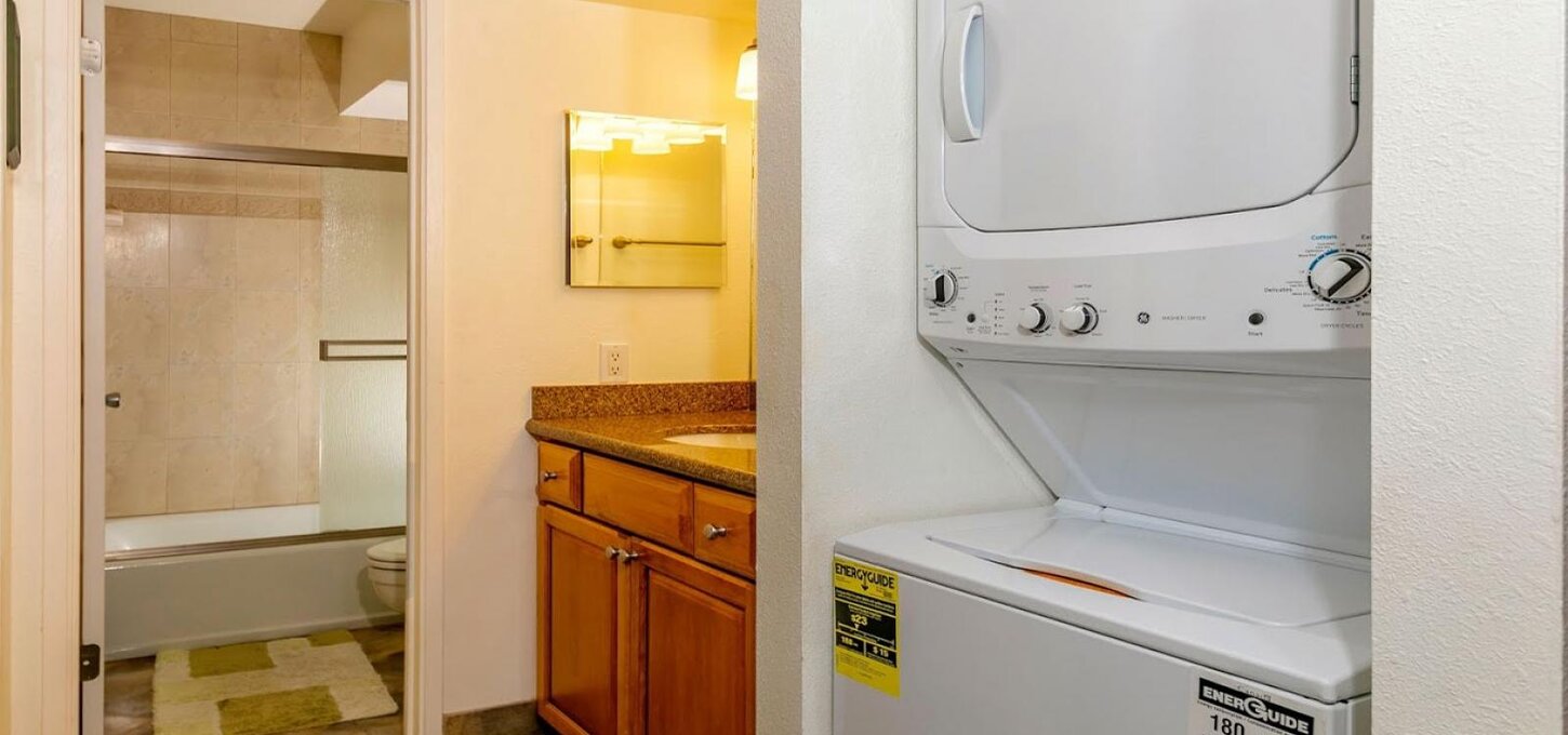 Washer/Dryer Conveniently located in the Condo